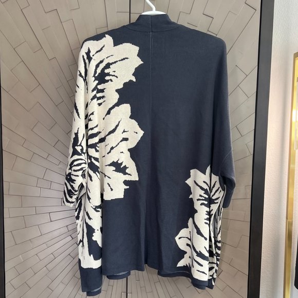 NWT WynneCollection Floral Kimono Poncho Topper Cardigan Sweater 1X NEW - Picture 2 of 9